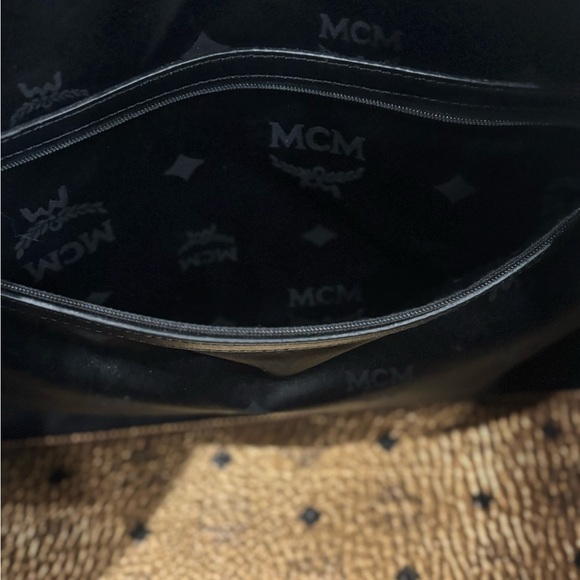 Luxury Metallic Gold and Black Weekender Bag - Picture 8 of 12